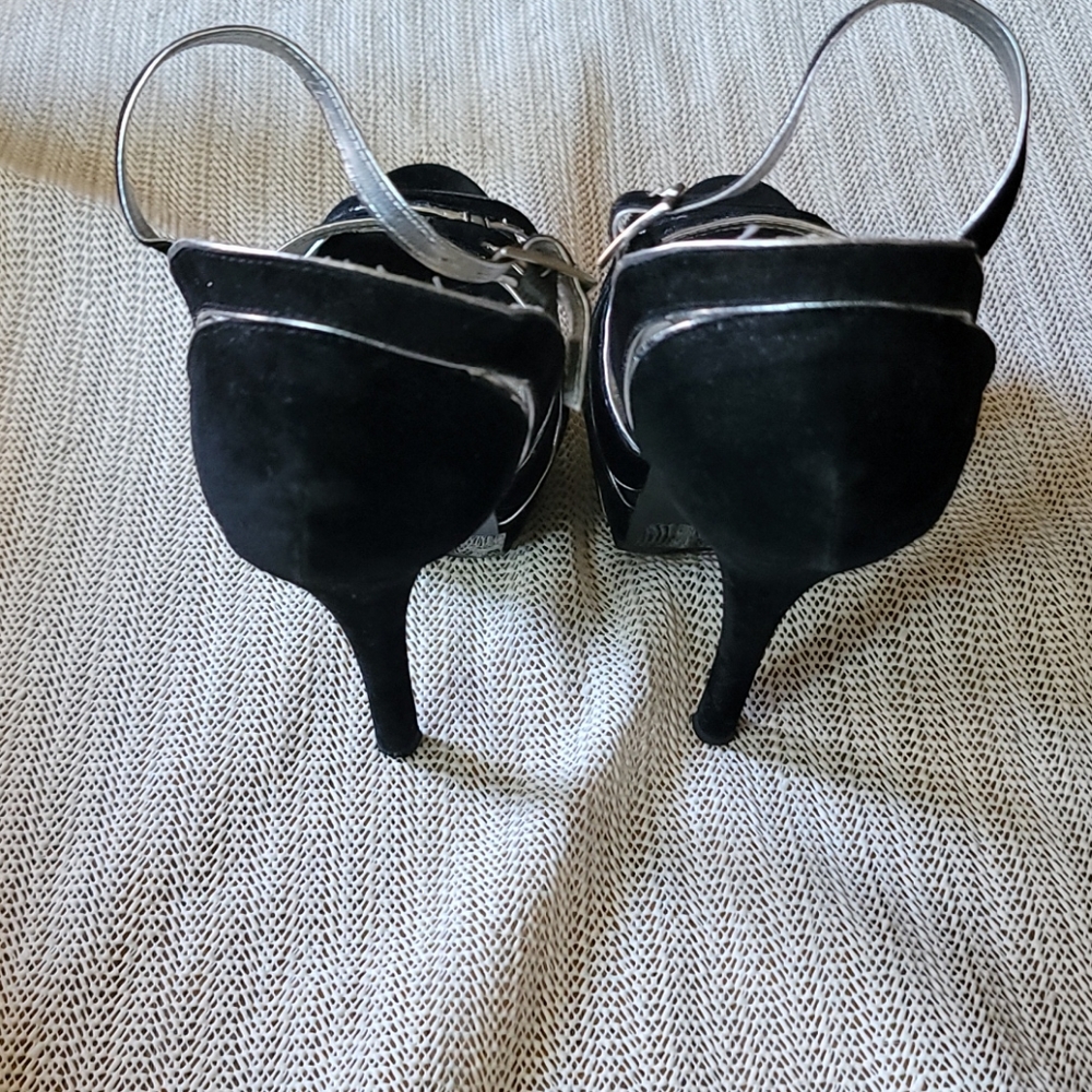High Heel - Picture 2 of 4